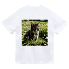 安達聖也の草むらの猫 Dry T-Shirt