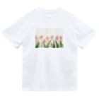 Leomatsuraのピンクと白のチューリップ ドライTシャツ