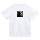 sunday_sataurday_freedayの無口なゴリラ Dry T-Shirt