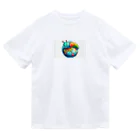 Bigstarの地球儀に乗ってる可愛い芋虫キャラクターです Dry T-Shirt