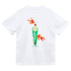 isshiki mayumiの金魚とソーダが夢の泡 ドライTシャツ