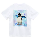 ヤママユ(ヤママユ・ペンギイナ)のケープペンギン「ちょうちょ追っかけてたの」(Blue) Dry T-Shirt