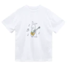 うさぎのペイント屋のギターを練習するウサギ ドライTシャツ
