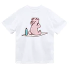 ichomaeのヨガをするブタ（カラー） Dry T-Shirt