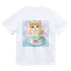 NORIMA'S SHOP のティーカップに入った茶シロ子猫の夢かわイラスト Dry T-Shirt