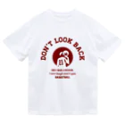 Basketball-boosterの「DON'T LOOK BACK」カレッジロゴ赤系 ドライTシャツ