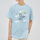 ハシビロ☆SHOPのハシビロコウ☆walking in the sky（風船） ドライTシャツ