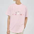 しらたまちゃんSHOPu〜🐽のイチゴとしらたまちゃん ドライTシャツ