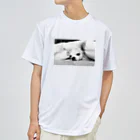 akane_art（茜音工房）のモノクロチワワ（アンニュイ1） Dry T-Shirt