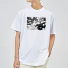 akane_art（茜音工房）のモノクロフラワー（キク） Dry T-Shirt