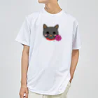 photo-kiokuのコスモスを付けてる猫 ドライTシャツ