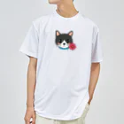 photo-kiokuのコスモスを付けている猫【しじみ】 Dry T-Shirt