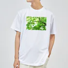 photo-kiokuの風に揺れる木 Dry T-Shirt