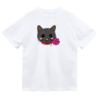 photo-kiokuのコスモスを付けてる猫 ドライTシャツ