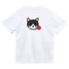 photo-kiokuのコスモスを付けている猫【しじみ】 ドライTシャツ