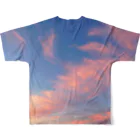 dizzyのPink morning clouds フルグラフィックTシャツの背面