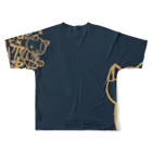 にこねこ【保護猫の保育園】の新発売！猫のぬいぐるみフルグラフィックTシャツが登場🐱【ブルグレー】 All-Over Print T-Shirt :back