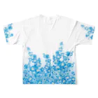 花雑貨の咲き乱れる青い花 デルフィニウム フルグラフィックTシャツの背面