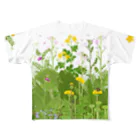 雁花工房（寄付アイテム販売中です）の「Sサイズ専用」春の野原 All-Over Print T-Shirt