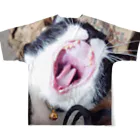 ねこのミリちゃんのじっと見つめるミリちゃん All-Over Print T-Shirt :back