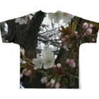 空屋　sorayakusakaの201605121700000　曇り日の桜 フルグラフィックTシャツの背面