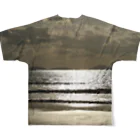 Rikutou Iura 【井浦六灯】のpeaceful ocean フルグラフィックTシャツの背面