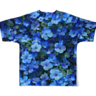 オンラインショップイエローリーフの鮮やかな青色の花　ネモフィラ フルグラフィックTシャツの背面