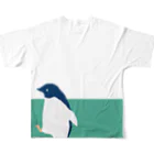 はしっこマルシェ　SUZURI店の恥ずかしがりやのペンギンズ 3 フルグラフィックTシャツの背面