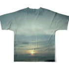 空屋　sorayakusakaの夕暮れの港 All-Over Print T-Shirt :back