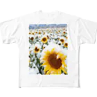 kazu_gの季節外れの雪の中のに咲く、季節外れのヒマワリ All-Over Print T-Shirt