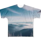 awawoの青空と山の風景 All-Over Print T-Shirt