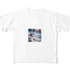 Sunbathingの美しい雪景色の中を這いずりながら喜んでいる蛇 All-Over Print T-Shirt