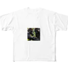 sunday_sataurday_freedayの社交的なゴリラ All-Over Print T-Shirt