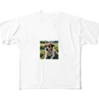 kokin0の草むらで斜めを見つめる犬 dog looking for the anywhere フルグラフィックTシャツ