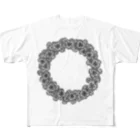 Quccoのクローバーリース All-Over Print T-Shirt