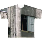 ハラシバキ商店の心霊写真(窓の女) All-Over Print T-Shirt