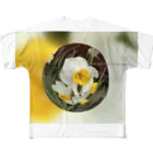 hiroki-naraの光景　sight735　水仙 花 FLOWERS　　宙玉（そらたま） All-Over Print T-Shirt