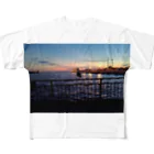 ラテン系和訳 Traducción de músicaの釧路の夕焼けとカモメ All-Over Print T-Shirt