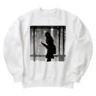 しるえっとのスマホを操作するエモーショナルな雰囲気の女性 Heavyweight Crew Neck Sweatshirt