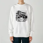 archifrogの落水荘風の建築物に佇むカエル Heavyweight Crew Neck Sweatshirt