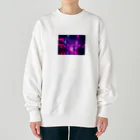 shell_hutの雨の降る夜、街灯が街を照らしながら、一人で歩く主人公 Heavyweight Crew Neck Sweatshirt