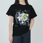 loveclonesのWEARHOUSE 家を着る少女とウサギ人形のマッドポップ ヘビーウェイトTシャツ