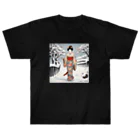 日本の風景 COOL JAPANの日本の風景、冬雪降る中を歩く舞妓さん　MAIKO walking in the snow Heavyweight T-Shirt