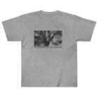 Innocent_DesignのInnocence in the Forest ヘビーウェイトTシャツ