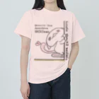 itsuto-こねこしょうしょうめんへらの「しきさんが、こちらをみているよ」 ヘビーウェイトTシャツ