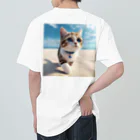 猫と紡ぐ物語の南国の海辺を歩く勇ましさに胸キュン猫 ヘビーウェイトTシャツ