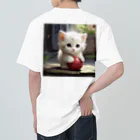 恥ずかしがり屋のねこショップの 寝ているかわいいこ猫 Heavyweight T-Shirt