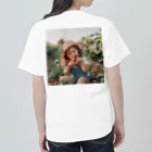 AQUAMETAVERSEの苺狩りで口にほうばんでいる女の子　ラフルール　1859 Heavyweight T-Shirt