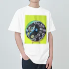 NIL のウサギの幽霊と花 ヘビーウェイトTシャツ