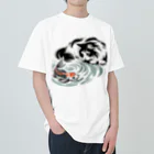MakotOの猫と鯉（水墨画風） ヘビーウェイトTシャツ